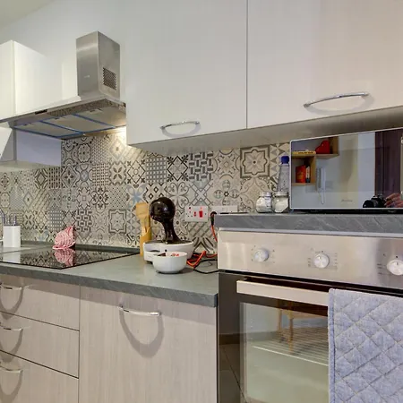 New Apt By Sf Homes - Close To The Beach St. Paul's Bay Exterior photo